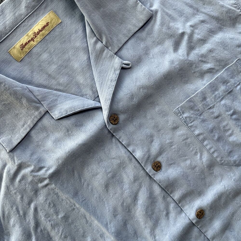 Tommy Bahama Men's Medium 100% Silk Button-Down Shirt Blue, Short Sleeve